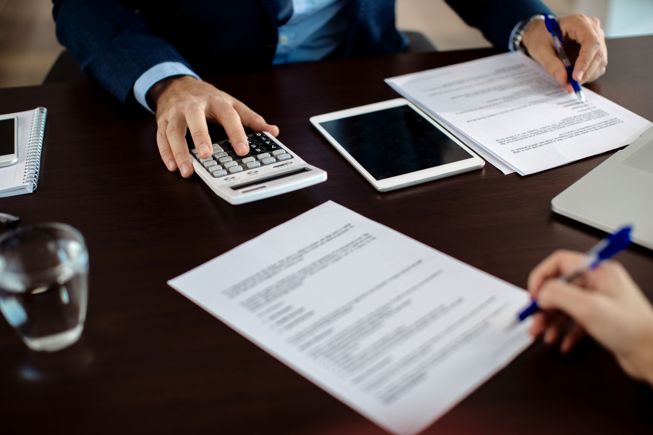 close up leasing contract